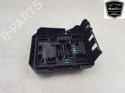 Used Fuse box Fuse box RENAULT ARKANA I (LCM_, LDN_) 1.6 E-TECH 145 (LDMU) (143 hp) 18829911 18829911
