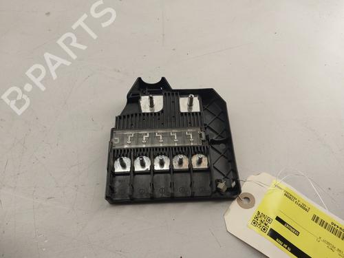 Used Fuse box Fuse box 37711920 37711920