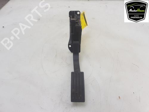 Used Pedal Pedal VOLVO V40 Hatchback (525) D2 (114 hp) 13657642 13657642
