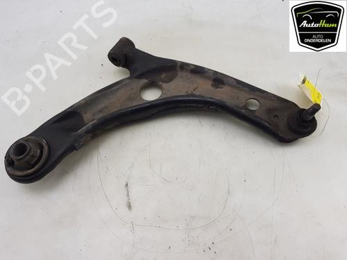 Højre fortil bærearm TOYOTA YARIS (_P13_) 1.4 D (NLP130_, NLP130) (90 hp) 15204563