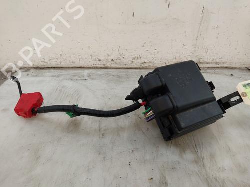 Used Fuse box Fuse box 37448112 37448112