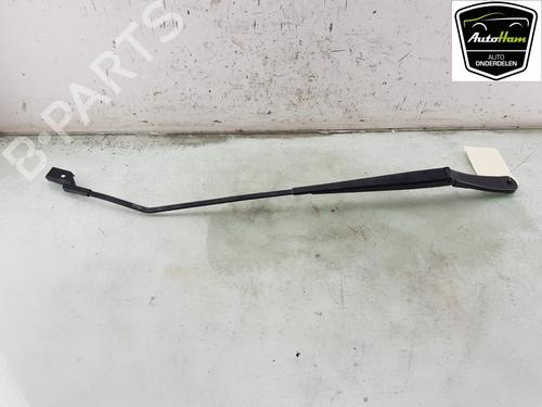 Used Front windshield wiper arm FORD FIESTA VII (HJ, HF) 1.0 EcoBoost (101 hp) 22635371