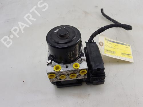 Used ABS pump VW TRANSPORTER T5 Van (7HA, 7HH, 7EA, 7EH) 2.0 TDI (102 hp) 33045149