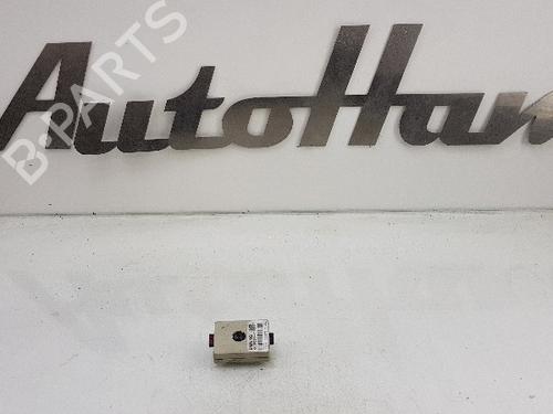 Used Electronic module BMW 3 (E90) 318 i (136 hp) 13137957