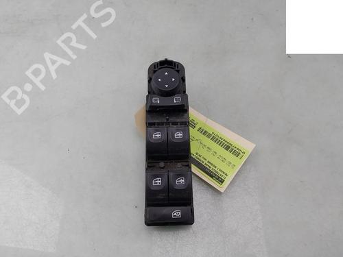 switch-renault-megane-iii-hatchback-bz01_-b3_-2008-32415708 main image