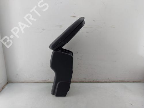armrest-center-console-toyota-yaris-cross-mxp_-2020-35801812 main image