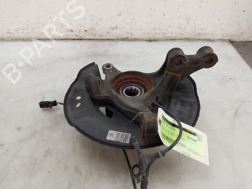 Used Right front steering knuckle Right front steering knuckle TOYOTA YARIS (_P13_) 1.5 Hybrid (NHP130_) (101 hp) 33617771 33617771