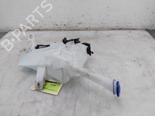 Used Windscreen washer tank TOYOTA YARIS (_P21_, _PA1_, _PH1_) 1.5 Hybrid (MXPH10, MXPH11) (116 hp) 32481381