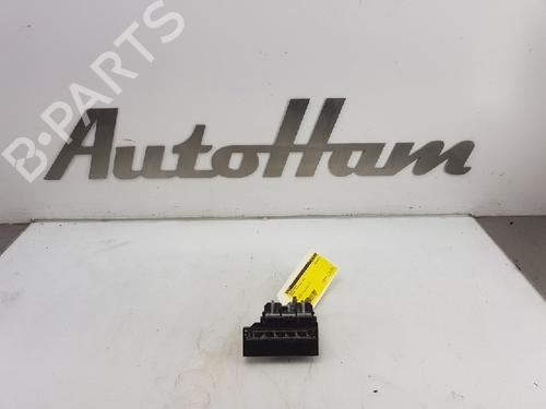 fuse-box-renault-clio-v-b7_-10-tce-90-b7mt-nietafleesbaar-2019-12034062 main image