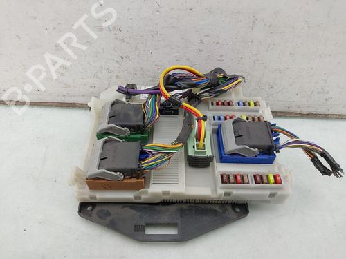 Used Fuse box Fuse box 39450061 39450061