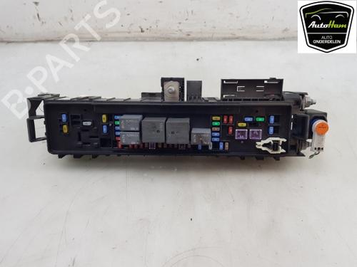 fuse-box-tesla-model-x-5yjx-75d-awd-109440502d-109440502e-2013-17318738 main image
