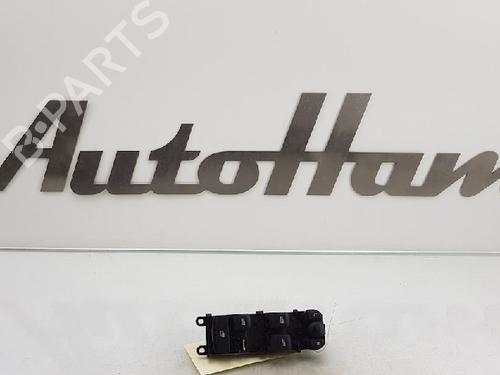 switch-volvo-v40-hatchback-525-d2-31376495-2012-2013-2014-2015-2016-2017-2018-2019-12013132 main image