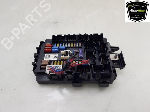 Used Fuse box Fuse box TESLA MODEL S (5YJS) 75D AWD (525 hp) 17121887 17121887