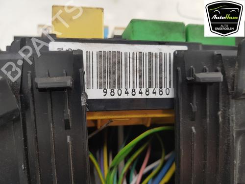 Fuse box PEUGEOT 208 I (CA_, CC_) 1.2 VTI 82 | BP13104772E1