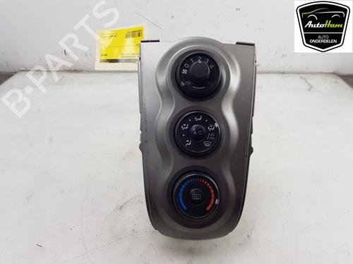 Commande Chauffage TOYOTA YARIS (_P9_) 1.0 VVT-i (KSP90_, KSP90R) (69 hp) 16450702