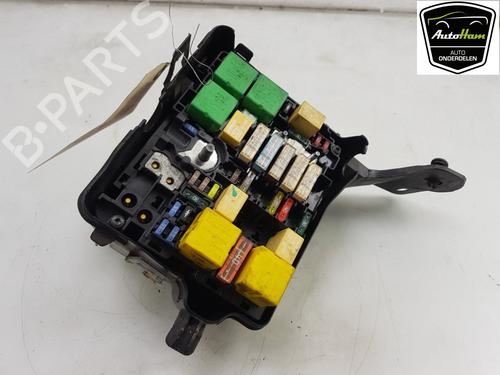 Fuse box PEUGEOT 208 I (CA_, CC_) 1.2 VTI 82 | BP13104772E1