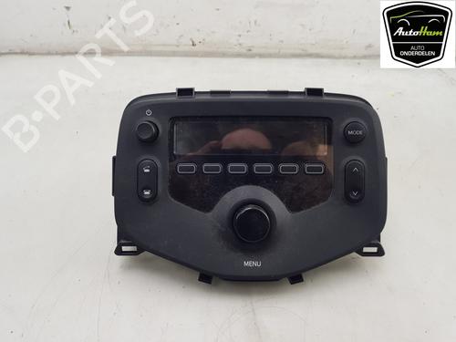 Radio TOYOTA AYGO (_B4_) 1.0 VVTi (KGB40) (72 hp) 17318404