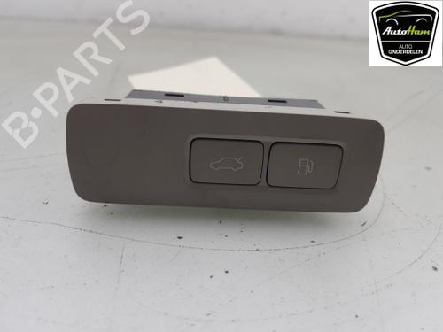Used Switch Switch VOLVO XC60 II (246) T6 Plug-In Hybrid AWD (349 hp) 25884031 25884031