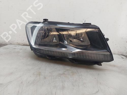 Used Right headlight VW TIGUAN (AD1, AX1) 1.4 TSI (125 hp) 31801593