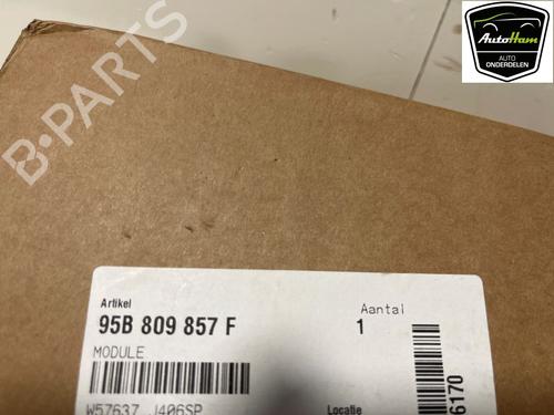 Fuel flap PORSCHE MACAN (XAB) 4 Electric 4 (XABBB1, XABFD1) | BP30102622C131