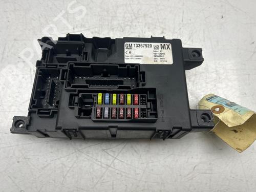 Used Fuse box Fuse box OPEL CORSA D (S07) 1.2 (L08, L68) (86 hp) 33266702 33266702