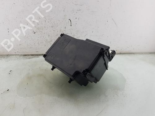 Used Fuse box Fuse box RENAULT TRAFIC III Van (FG_) 1.6 dCi 145 (FGMG) (145 hp) 23981707 23981707