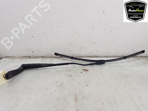 Used Front windshield wiper arm DACIA SANDERO III 1.0 TCe 90 (91 hp) 22174669