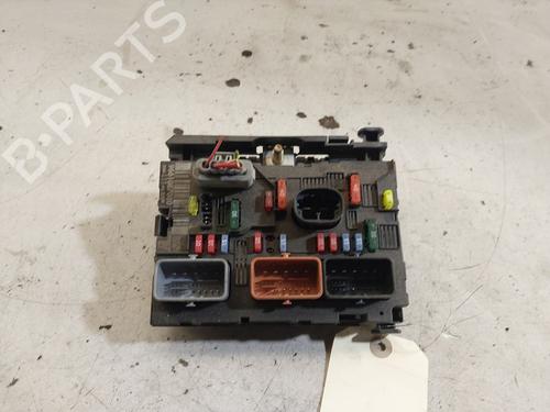 Used Fuse box Fuse box 39209584 39209584