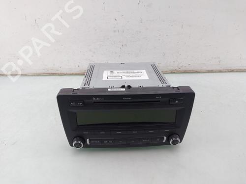 radio-skoda-yeti-5l-2009-2010-2011-2012-2013-2014-2015-2016-2017-36071083 main image