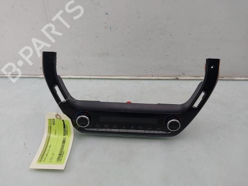 climate-control-toyota-corolla-saloon-_e21_-2019-30183942 main image