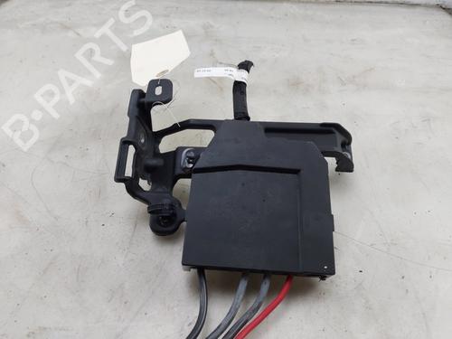 Used Fuse box Fuse box PEUGEOT 5008 II (MC_, MJ_, MR_, M4_) 1.2 Hybrid 136 (MRHPYC) (136 hp) 35801717 35801717