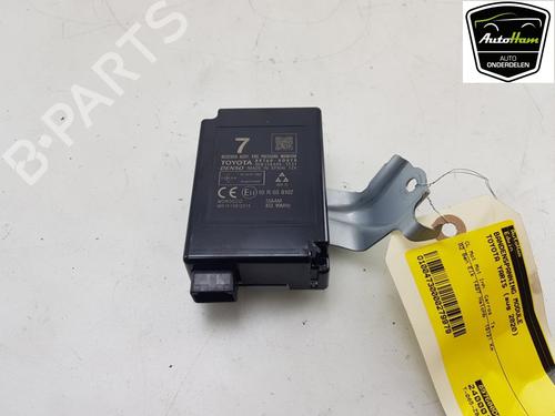 Used Electronic module TOYOTA YARIS (_P13_) 1.5 Hybrid (NHP130_, NHP130) (101 hp) 18787969