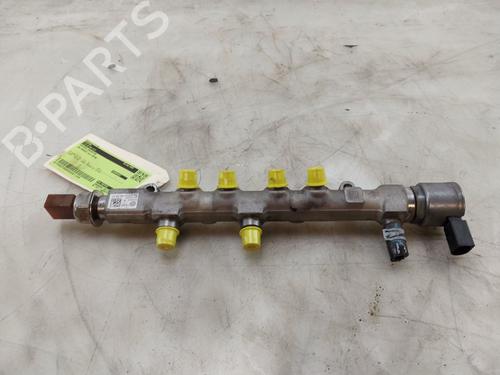 Used Injection rail Injection rail 37448216 37448216