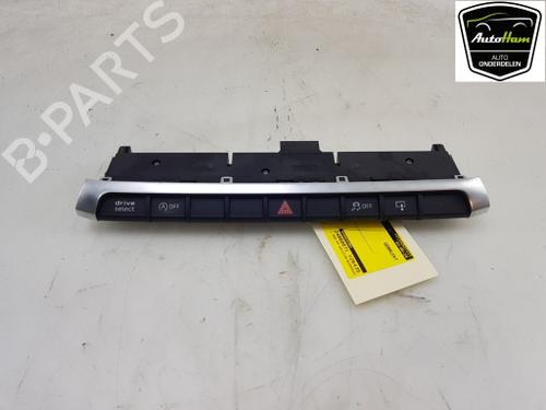Used Warning switch Warning switch AUDI A3 Sportback (8VA, 8VF) 1.8 TFSI quattro (180 hp) 17825768 17825768