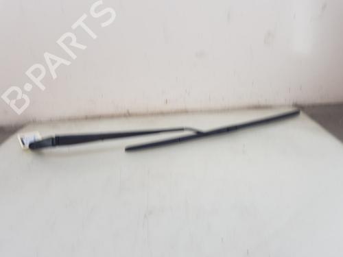 Used Front windshield wiper arm TOYOTA YARIS CROSS (MXP_) 1.5 Hybrid (MXPJ10) (116 hp) 28669182