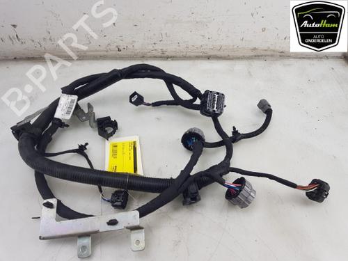 electric-cable-nissan-leaf-ze1-electric-240115sh0d-2017-18166978 main image