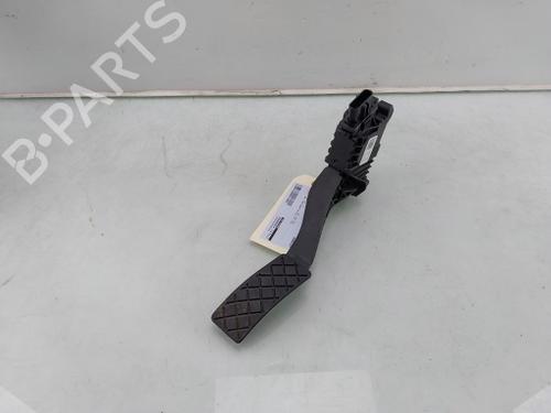 pedal-skoda-karoq-nu7-nd7-2017-24943459 main image