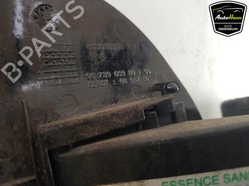 Fuel flap PEUGEOT 208 I (CA_, CC_) 1.2 VTI 82 | BP12038558C131