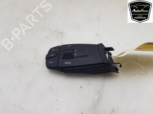 Used Steering wheel controls SEAT IBIZA IV (6J5, 6P1) 1.2 TDI (75 hp) 19489205