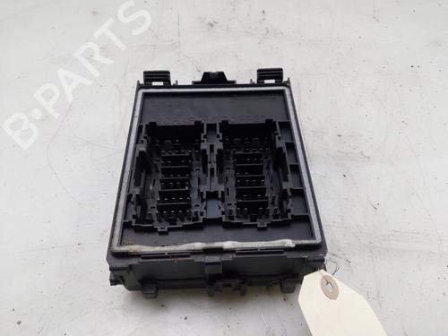 Used Fuse box Fuse box 32162822 32162822