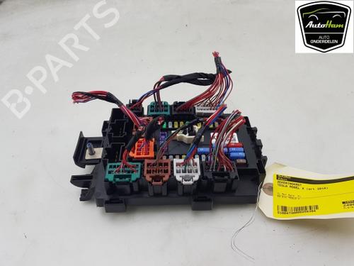 Used Fuse box Fuse box TESLA MODEL X (5YJX) 75D AWD (525 hp) 16531439 16531439