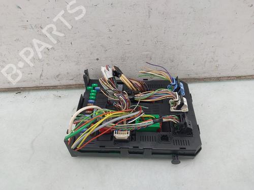 Used Fuse box Fuse box 39094678 39094678
