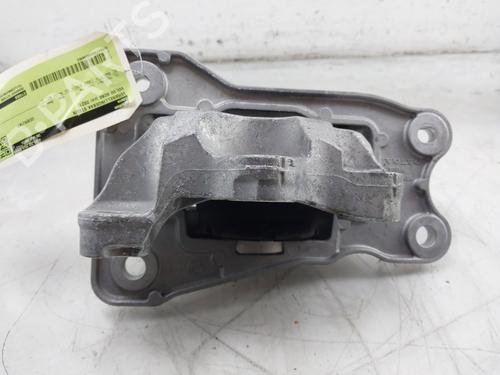 Gearbox mount VOLVO XC60 II (246) T8 Hybrid AWD | BP30102949M88