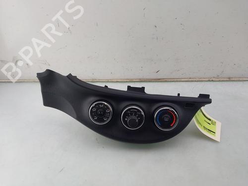 Used Climate control TOYOTA YARIS (_P13_) 1.0 (KSP130_, KSP130) (69 hp) 32205954