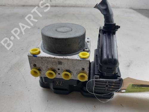 Used ABS pump ABS pump TOYOTA COROLLA Saloon (_E21_) 1.8 VVTi Hybrid (126 hp) 30388366 30388366