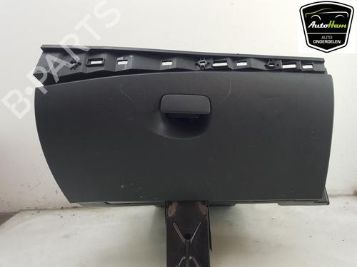Used Glove box Glove box 18167062 18167062