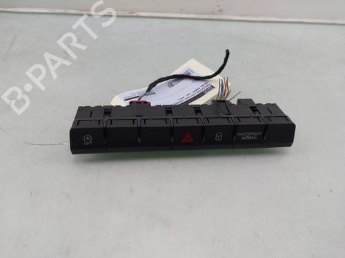 warning-switch-skoda-karoq-nu7-nd7-2017-24943429 main image
