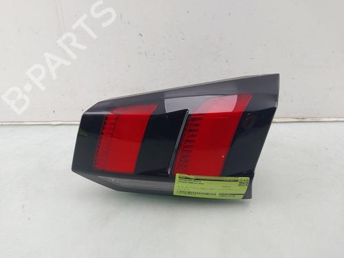 Højre baglygte PEUGEOT 5008 II (MC_, MJ_, MR_, M4_) 1.2 THP (MRHNYH, MRHNYW, MRHNSJ, MRHNSU, MRHNSM) (131 hp) 30300062