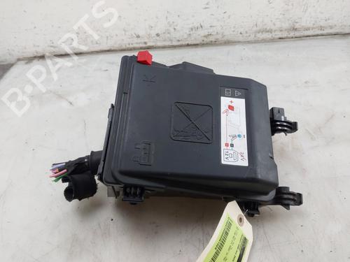 Used Fuse box Fuse box PEUGEOT 5008 II (MC_, MJ_, MR_, M4_) 1.2 Hybrid 136 (MRHPYC) (136 hp) 35752026 35752026