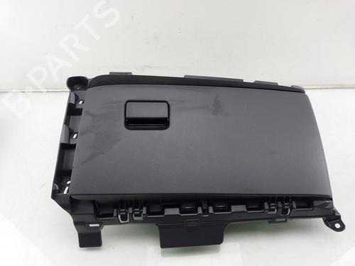 Used Glove box Glove box TOYOTA YARIS (_P21_, _PA1_, _PH1_) 1.5 Hybrid (MXPH10, MXPH11) (116 hp) 27498941 27498941